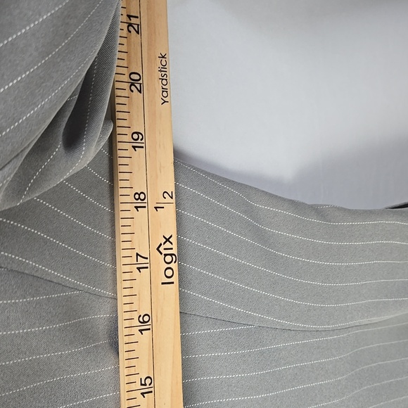 Tahari ASL Sophisticated Gray Pinstripe 3pc Women's Pants Suit, Sz 8 Career Work - Picture 8 of 14